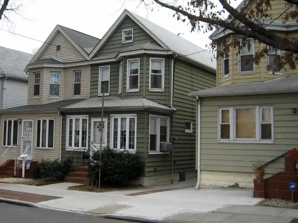 Detached residential home in Queens, New York